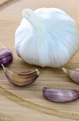 Garlic oil for Toenail fungus