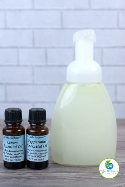 Moisturizing foaming body wash with essential oils