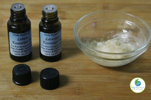 How to make exfoliating lip scrub 